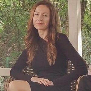 Петя Димитрова - Психолог, психотерапевт, ж.к. Изток, София | Работа с възрастни, преминаващи през тревожни и депресивни състояния, паник атаки, емоционаллни и отношенчески проблеми, житейски кризи, загуба и раздели, ж.к.Изток, София